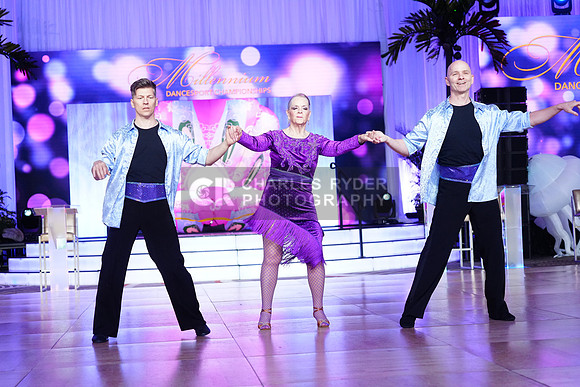 25MDC21488_CR